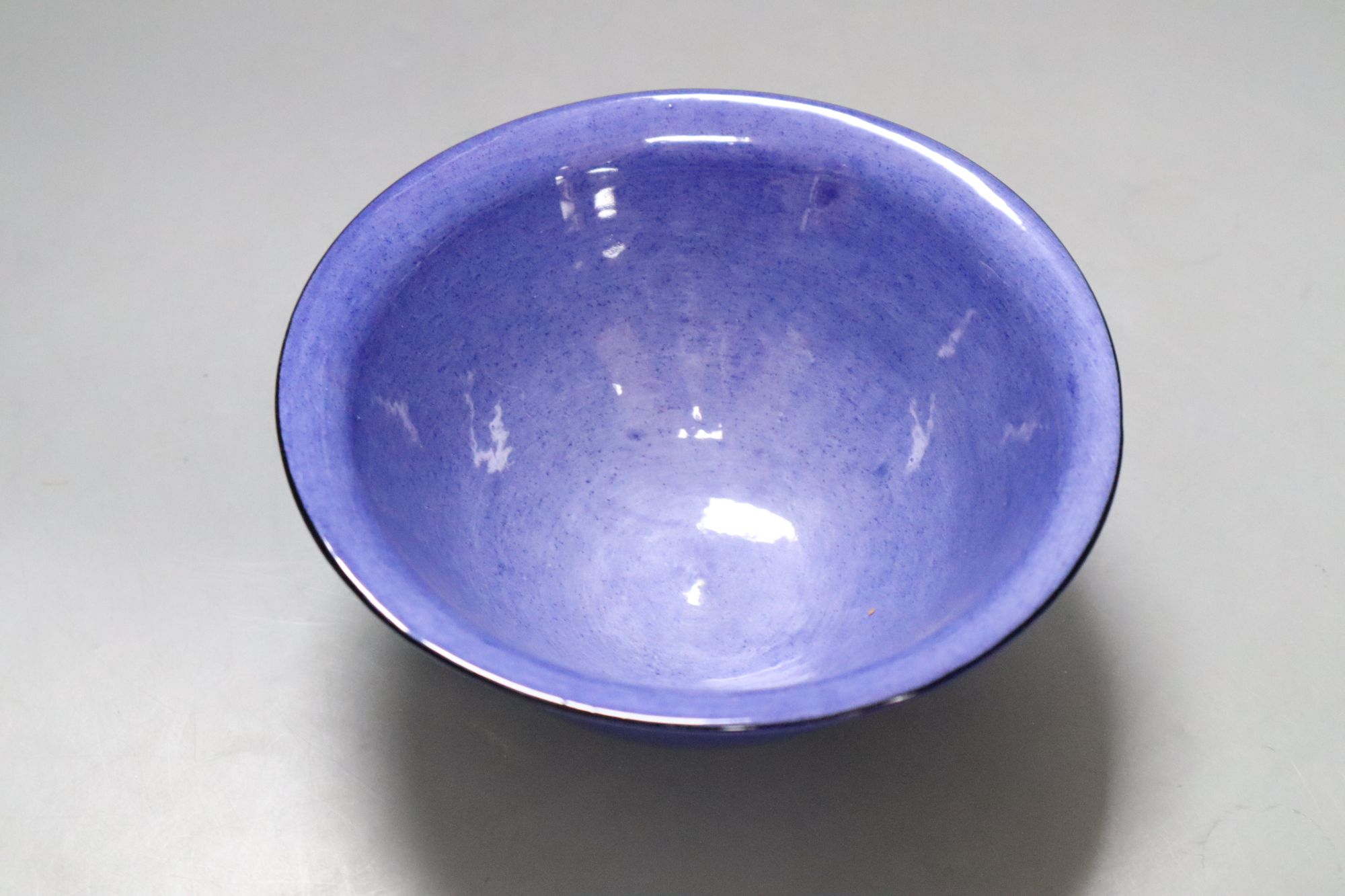 A Jane Cox Studio pottery bowl, diameter 14.5cm